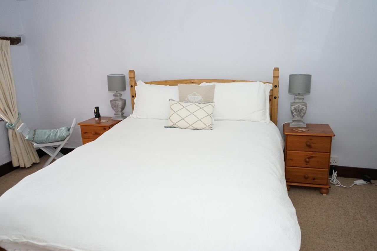 Character 2 Double Bedroom Cottage In Shaftesbury Exterior foto
