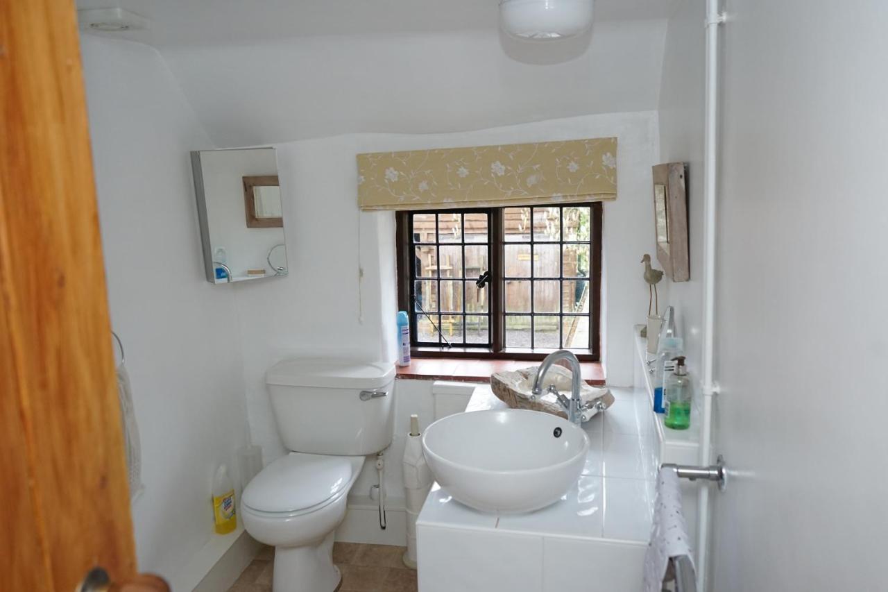 Character 2 Double Bedroom Cottage In Shaftesbury Exterior foto